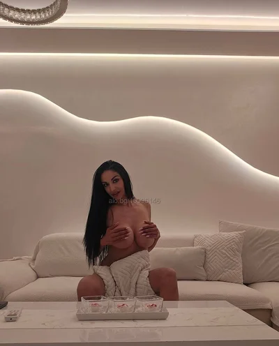 Компаньонка Пловдив - За първи път при - Стриптийз, Строга господарка, Влизане в роля - снимка 2