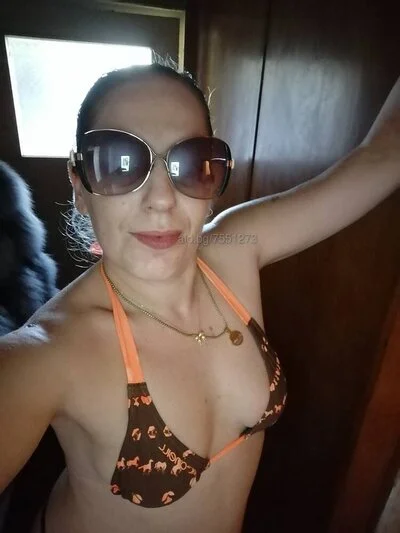 Компаньонка Варна - Страп-он строга господарка бдсм - Френска с презерватив, Френска без презерватив, Дълбоко гърло - сним...