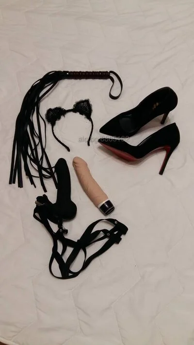 Компаньонка Пловдив - Строга Господарка Foot Fetish - Класически секс, BDSM, Френска с презерватив - снимка 1