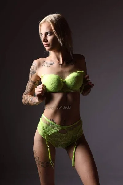 Компаньонка Пазарджик - Top Escort - Строга господарка, Влизане в роля, Масаж - снимка 11