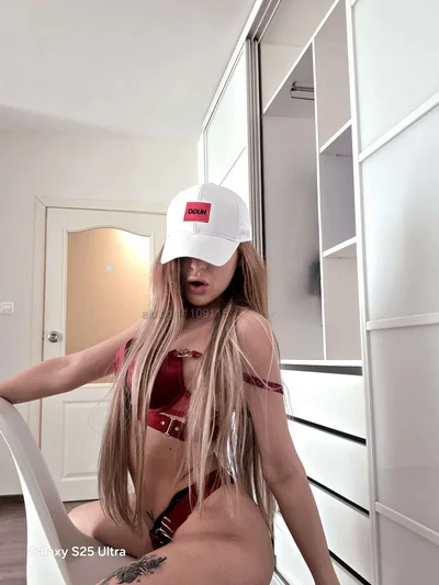 Компаньонка Бургас - Ескорт запознанства - BDSM, GFE, Френска с презерватив - снимка 2
