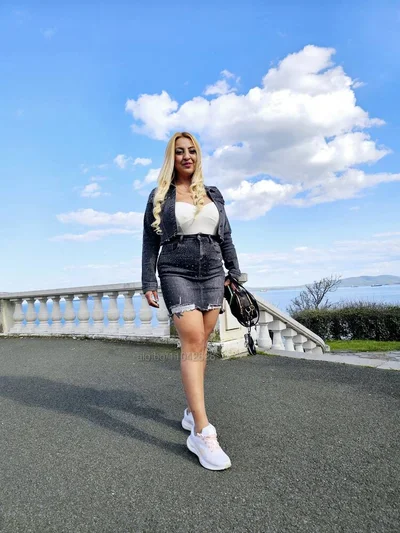 Компаньонка Пловдив - Здравейте казвам се Лора - Класически секс, Анален секс, Групов секс - снимка 1