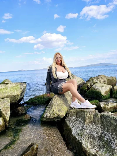 Компаньонка Пловдив - Здравейте казвам се Лора - Френска с презерватив, Френска без презерватив, Дълбоко гърло - снимка 2