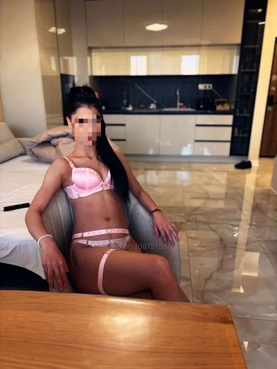 Компаньонка Варна - 😈 Безкомпромисен контрол и - Френска без презерватив, Анилингус, Играчки - снимка 2