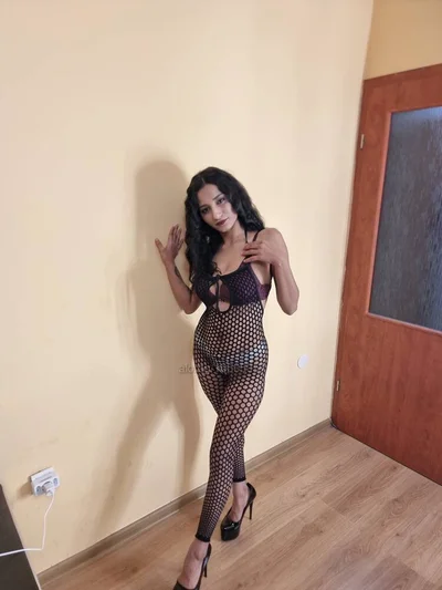 Компаньонка София - Нова във град съм ела да ме изчукаш,