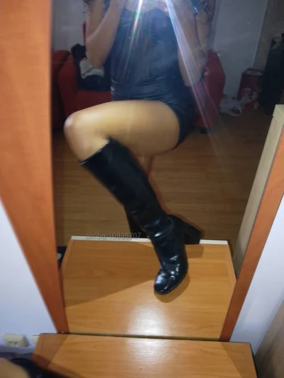 Компаньонка Бургас - БДСМ Господар и Господарка/ клипове и снимки по фетиш/носено бельо и чорапи/strap on/paypig/sissy cr