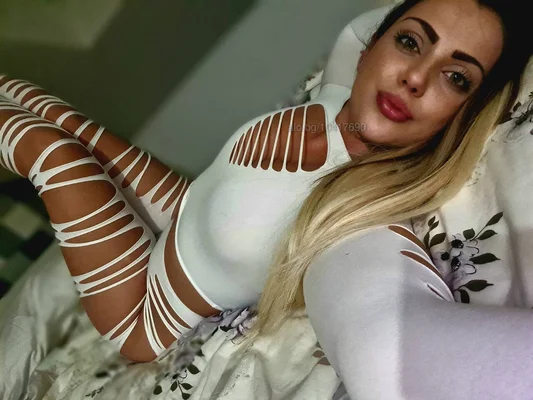 Компаньонка Бургас - Emily 🥰🥰 НОВА 🤩 - Класически секс, GFE, Френска с презерватив - снимка 1