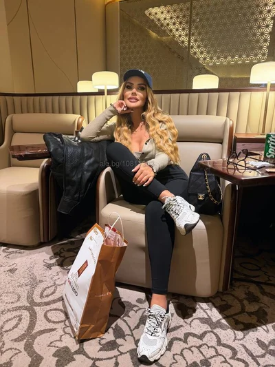 Компаньонка София - топ eскорт жения - Строга господарка, Влизане в роля, Масаж - снимка 14