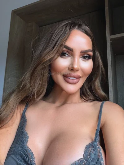 Компаньонка София - топ eскорт жения - Строга господарка, Влизане в роля, Масаж - снимка 2