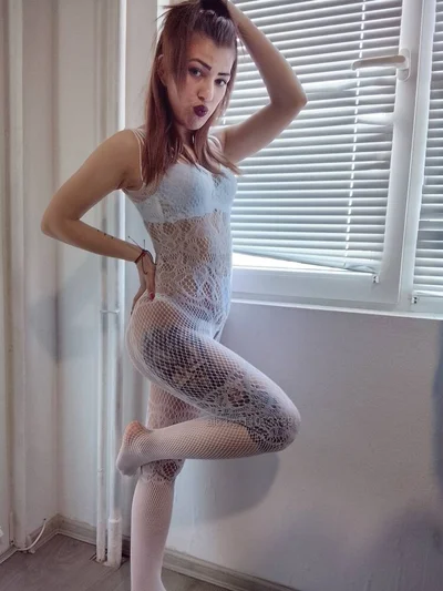 Компаньонка Варна - Нова в града - Масаж, Класически секс, Френска с презерватив - снимка 2