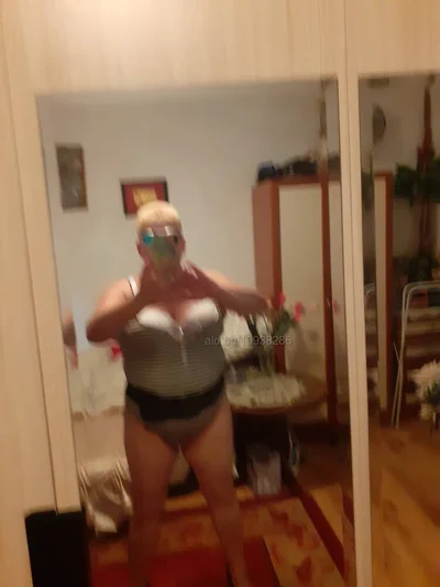 Компаньонка Бургас - Бърз секс 15 евро - Класически секс, Орален секс, Френска с презерватив - снимка 1