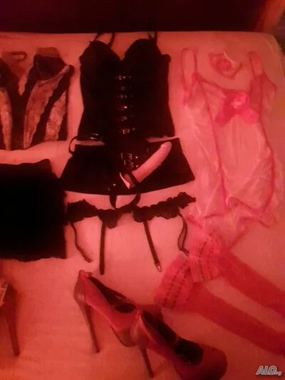 Компаньонка Варна - страп-он домина Ерика-връзка само - Строга господарка, Влизане в роля, Масаж - снимка 8