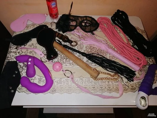 Компаньонка Варна - Страп-он и Бдсм господарка - Робиня, Влизане в роля, Масаж - снимка 12