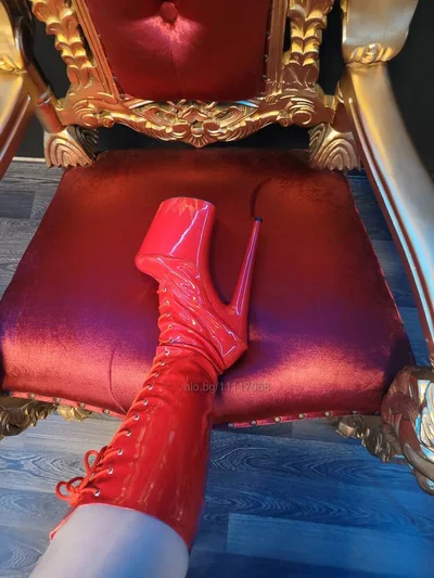 Компаньонка София - Top-Tier Domina Christina ® - Пенис колан, Строга господарка, Влизане в роля - снимка 5